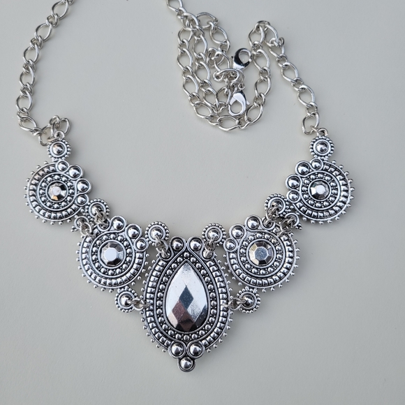 Premier Designs Victoria Necklace - Picture 3 of 3
